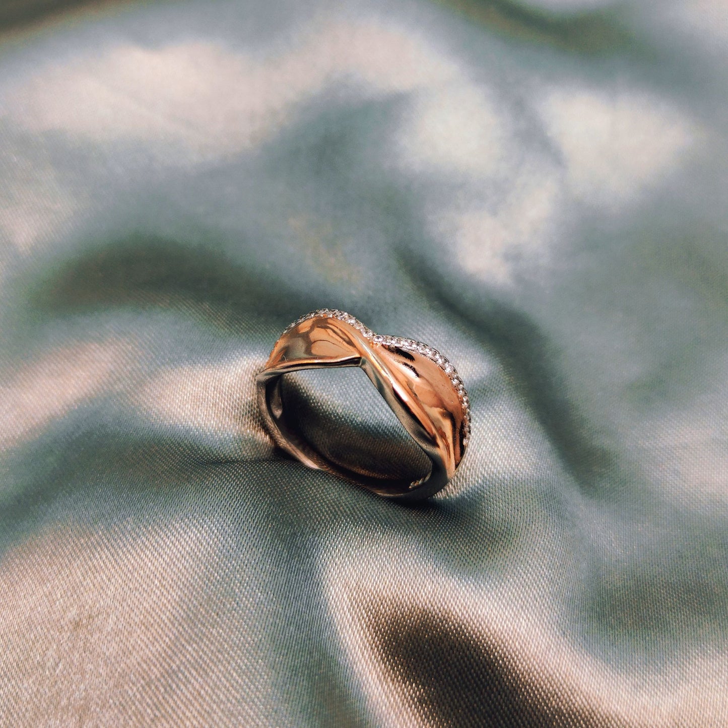 Rosegold Zircon Infinity Ring