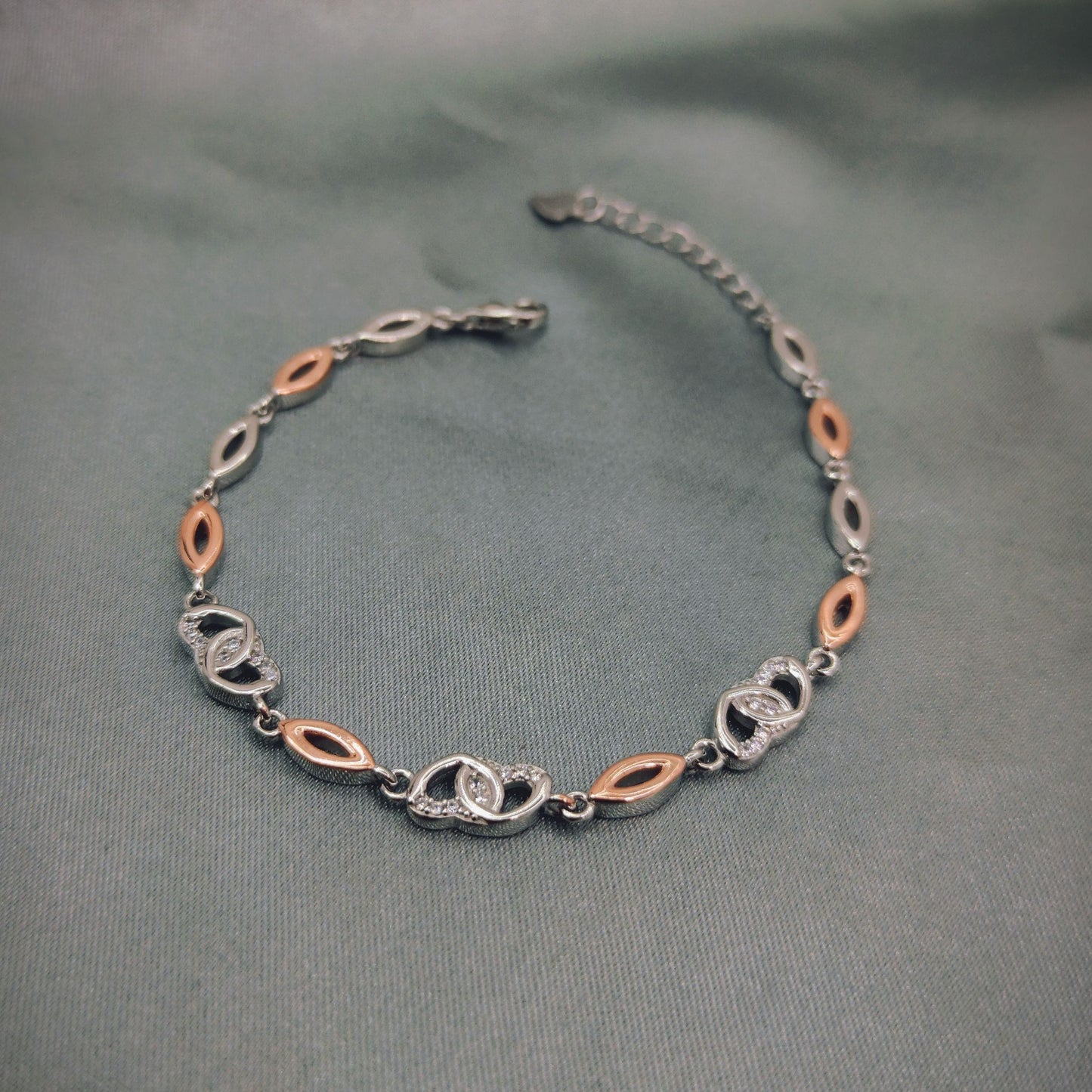 Rosegold Linked Hearts