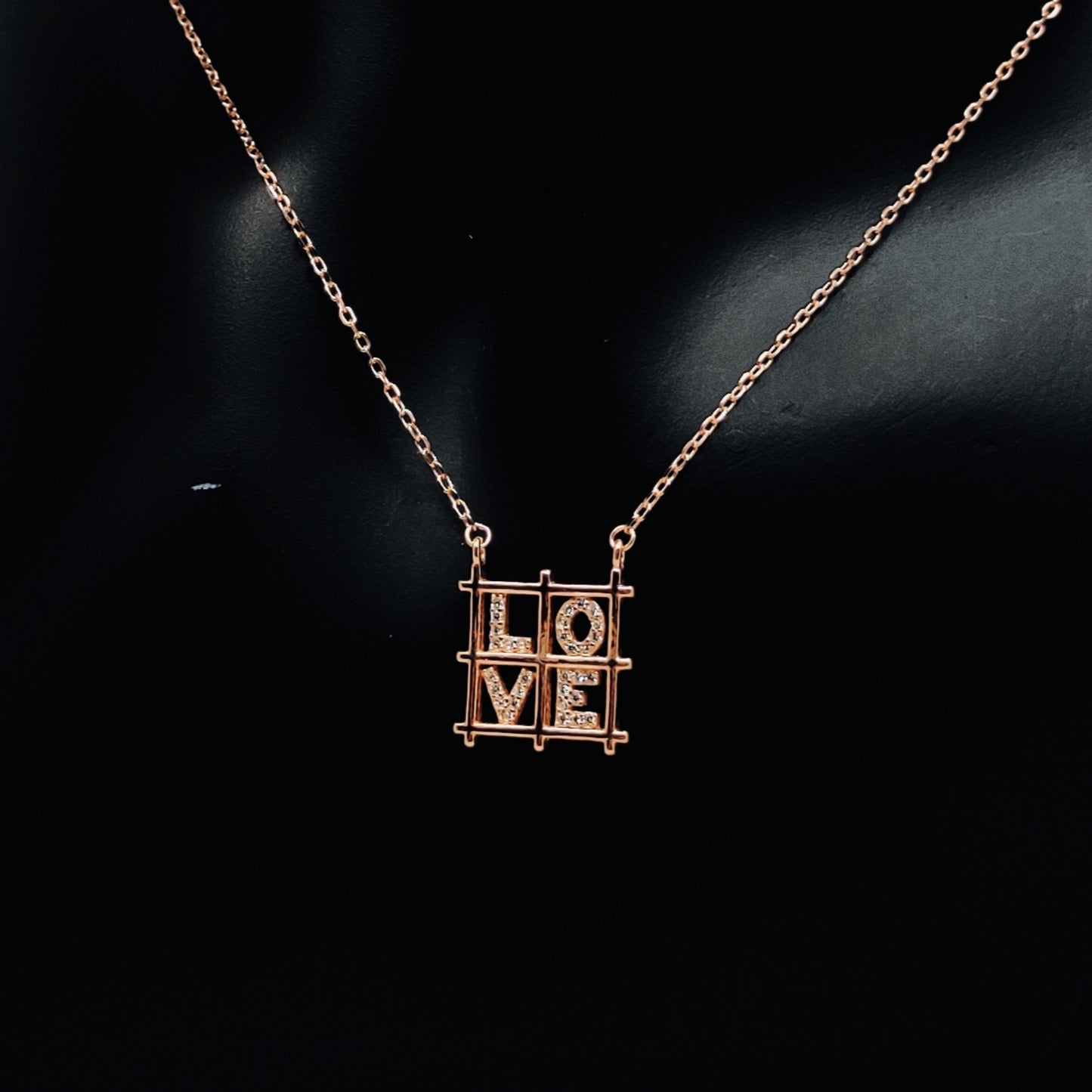 LOVE Neckcharm