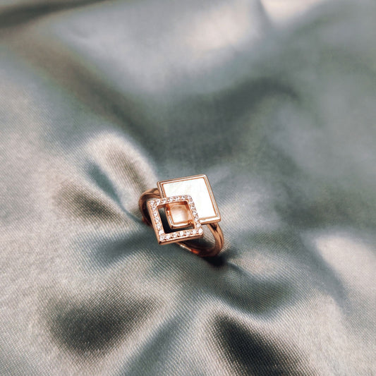 MOP Rosegold Squared Zirconia Ring