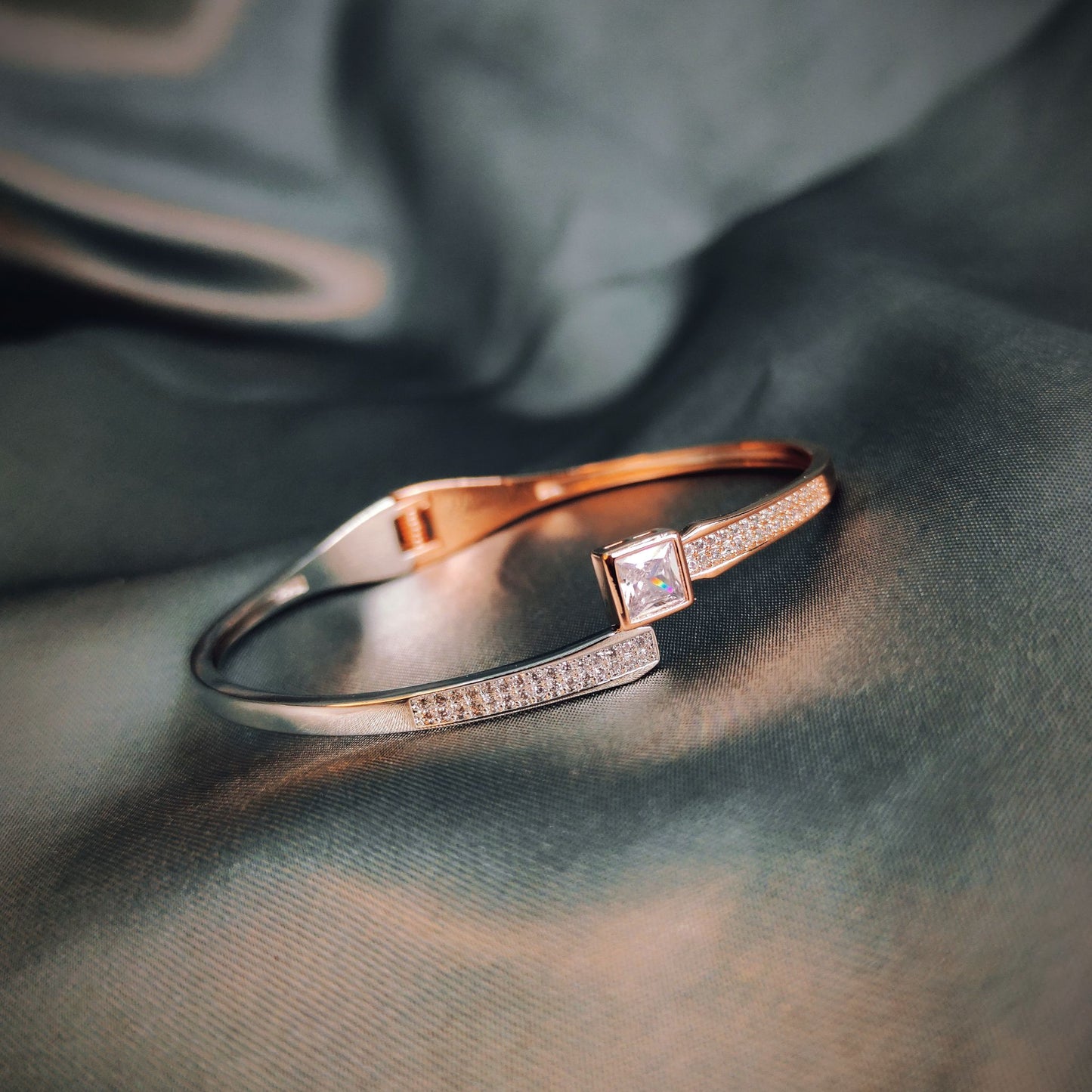 Rosegold Square Solitaire